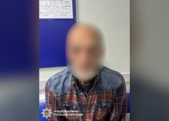 У Броварах п’яний водій врізався в дерево: травмовано пасажира