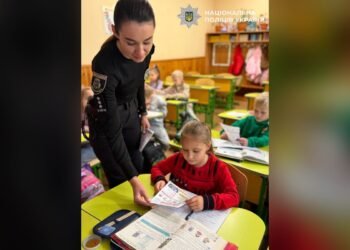 Поліцейські Київщини провели уроки мінної безпеки для школярів