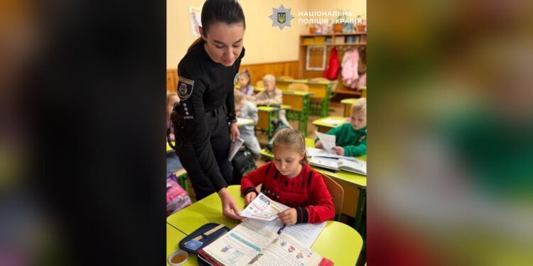 Поліцейські Київщини провели уроки мінної безпеки для школярів