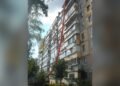 У Броварах відновлюють дах будинку після шахедної атаки